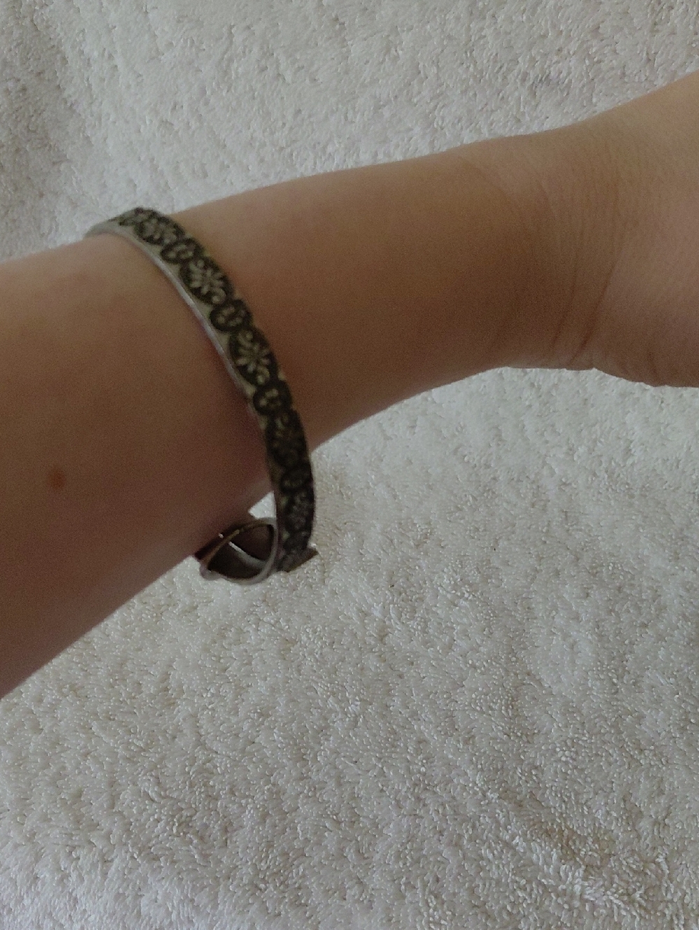 Vintage-Style Floral Silver Bangle  Bracelet